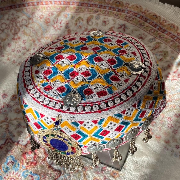 Turkmen Hat Halime Sultan - Picture 2 of 2